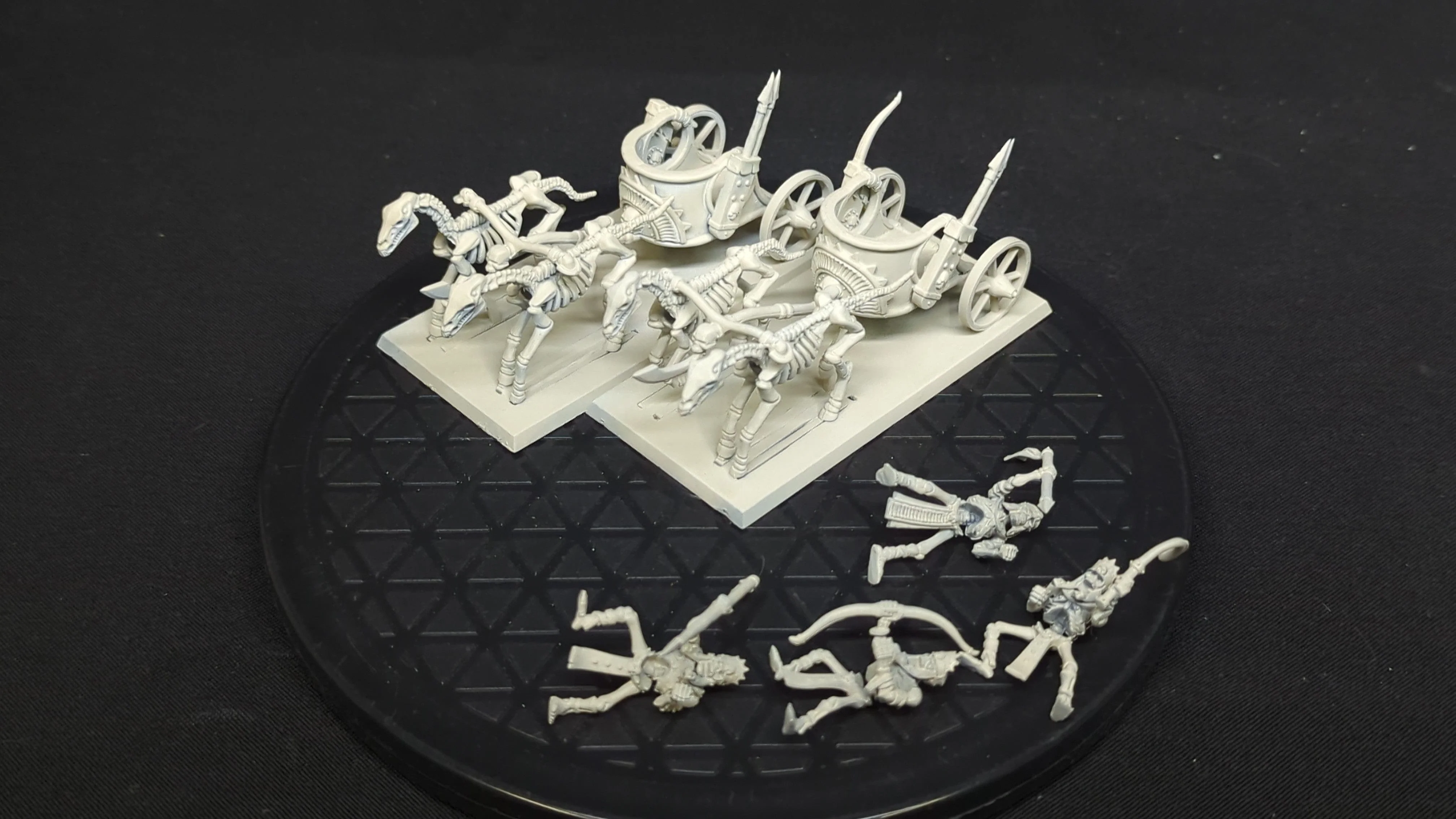The Old World Tomb Kings of Khemri Skeleton Chariots x2