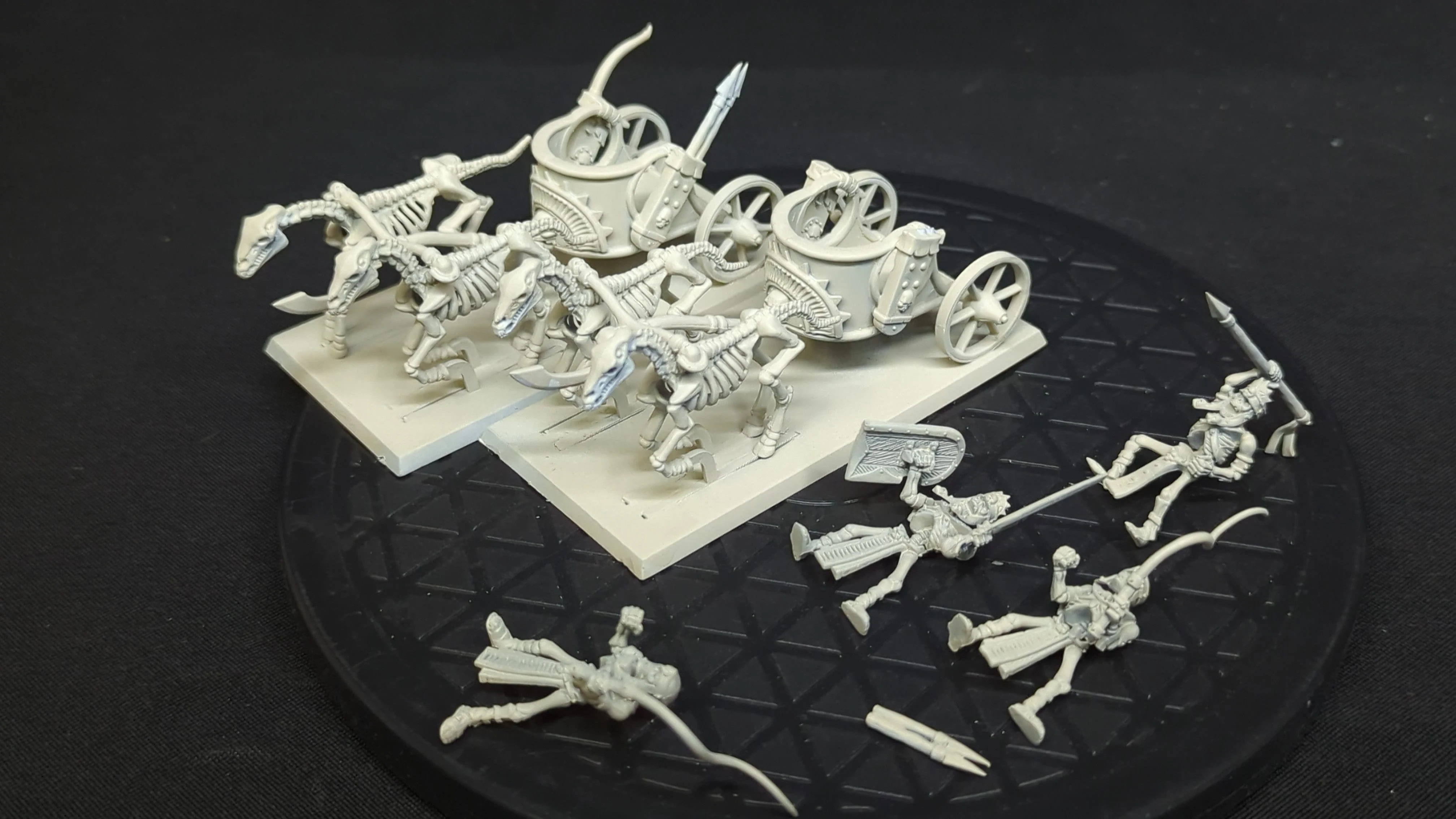 The Old World Tomb Kings of Khemri Skeleton Chariots x2