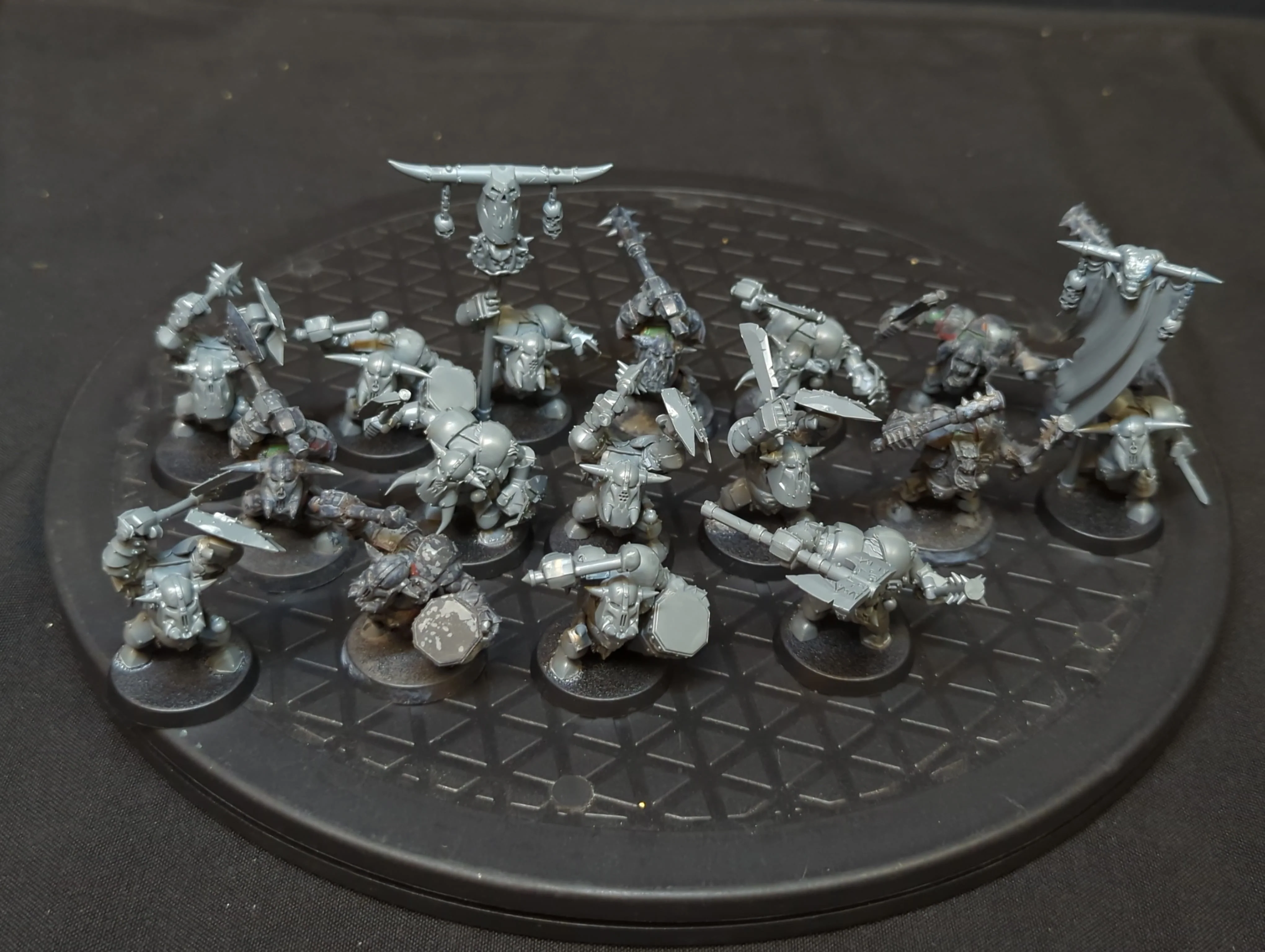 The Old World Orc & Goblin Tribes: Black Orc Mob x17